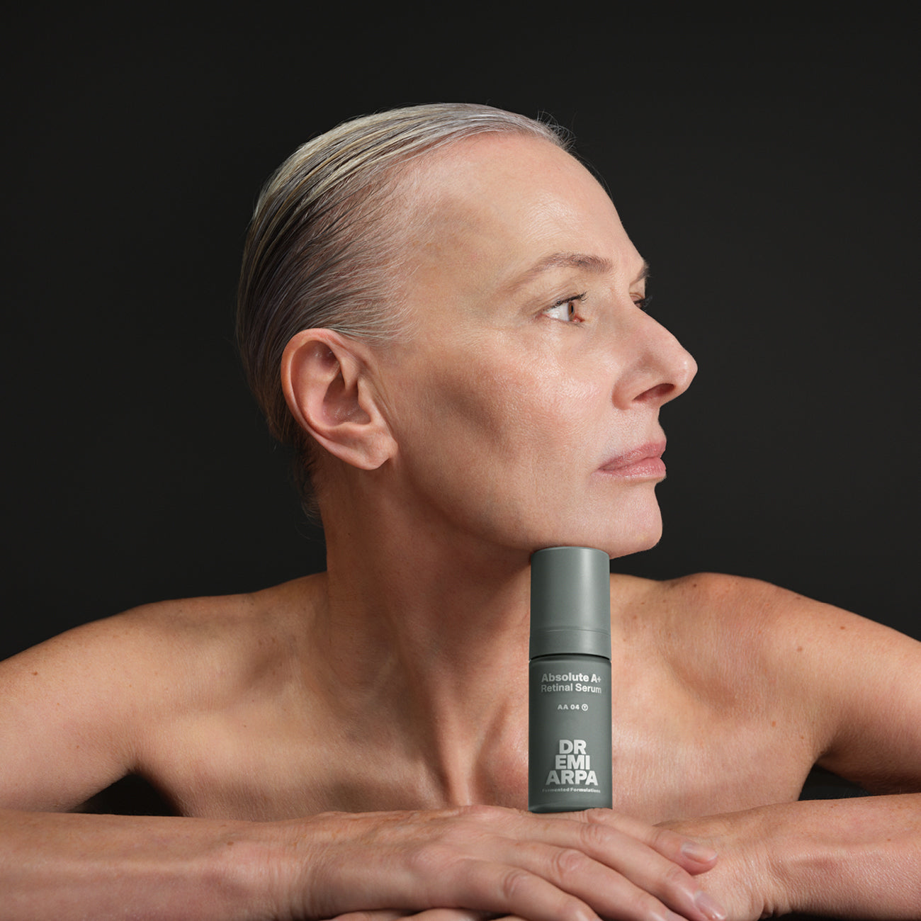 Model Mit Absolut A+ Serum